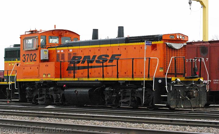 BNSF 3702 - MP15 - 3.jpg